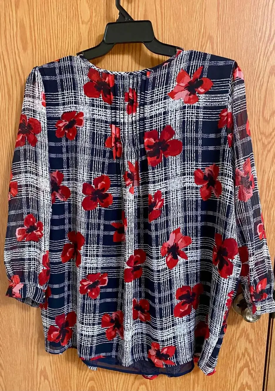 Tommy Hilfiger Women's Plus Size 1X Red Floral Plaid Tie Neck Chiffon Blouse